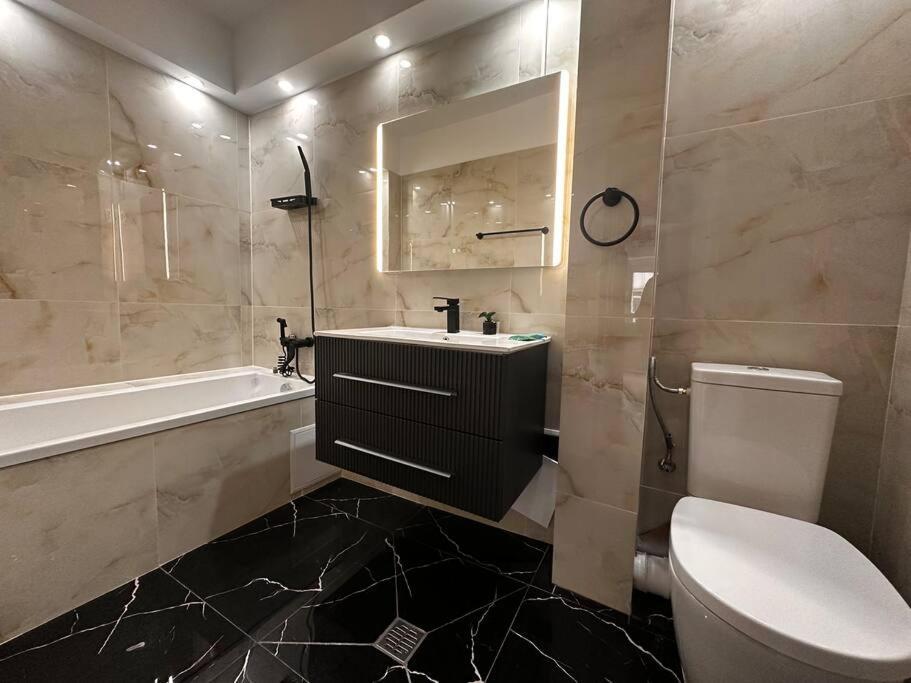 & Spacious 3br 3ba Family Apartament